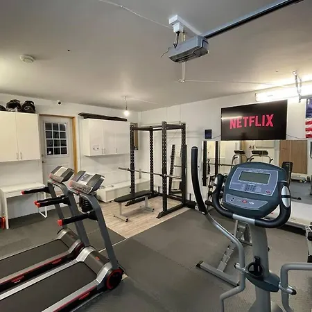 4-bedroom With Private Gym And Hot-tub Villa *